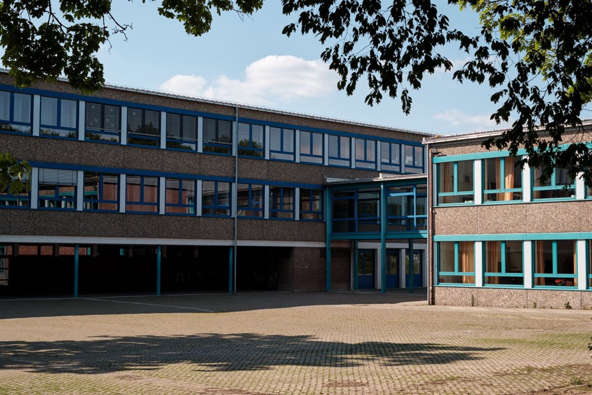 中学校舍改造工程施工现场实拍图